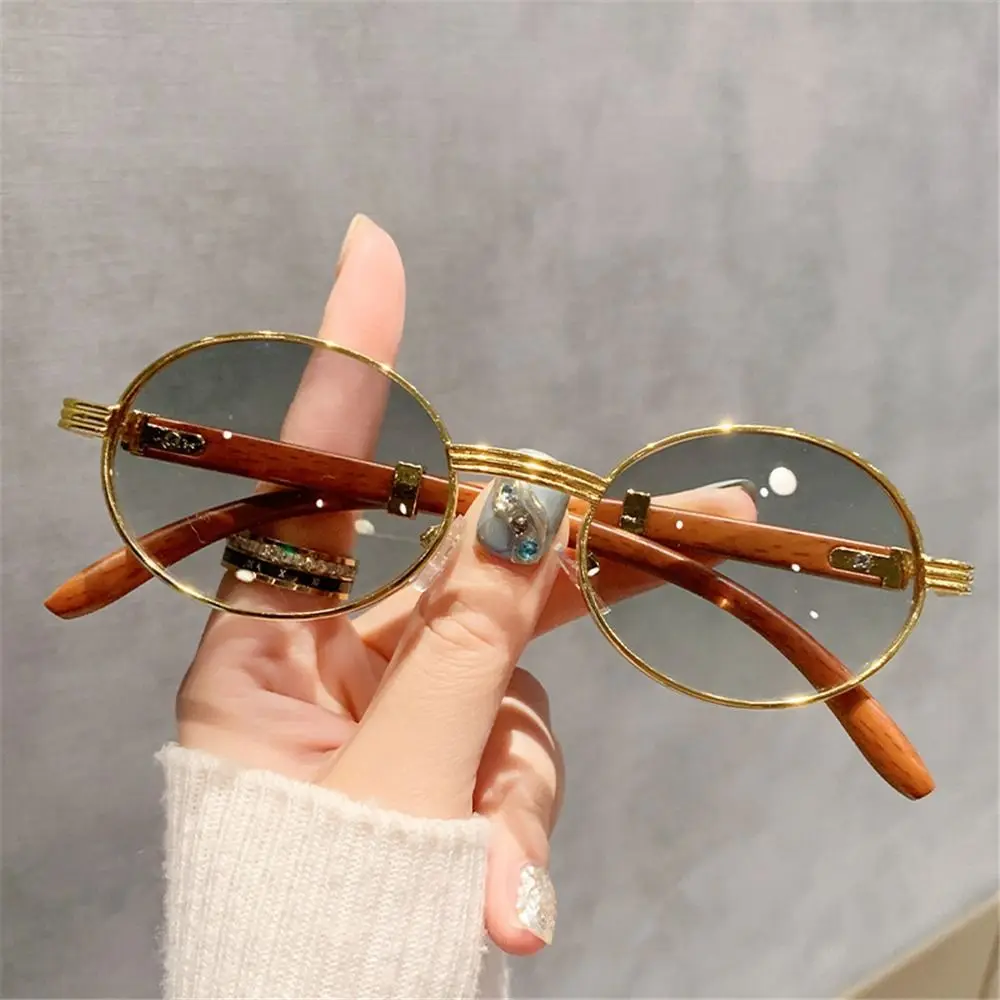 Sunglasses Uv400 - ファッション性の高い、小ぶりのフレームのヴィンテージ風ラウンドサングラス。高級感があり、トレンド感も漂うUV400カットのサングラス。クラシックなオーバル型で、男女問わずお使いいただけます。