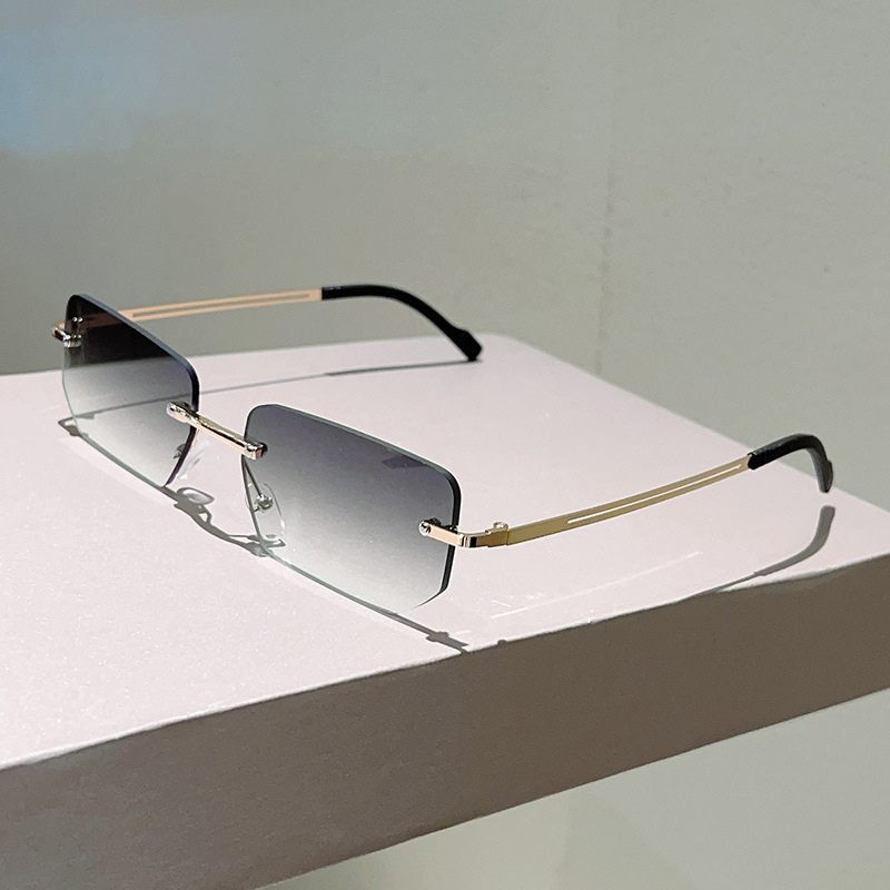 Sunglasses Uv400 - ファッション性の高い、フレームのない長方形のサングラス。男性用、夏の紫外線対策に最適。小さめのスクエア型で、女性にもおすすめ。旅行用としても使えるUV400カットのサングラス。
