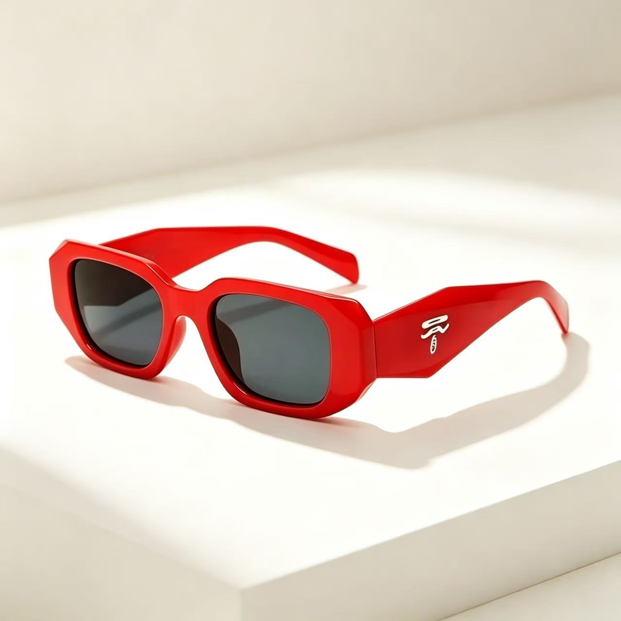 ヴィンテージ風のスクエア型サングラス。男女兼用。高級ブランド - Designer Sunglasses のレビューと価格