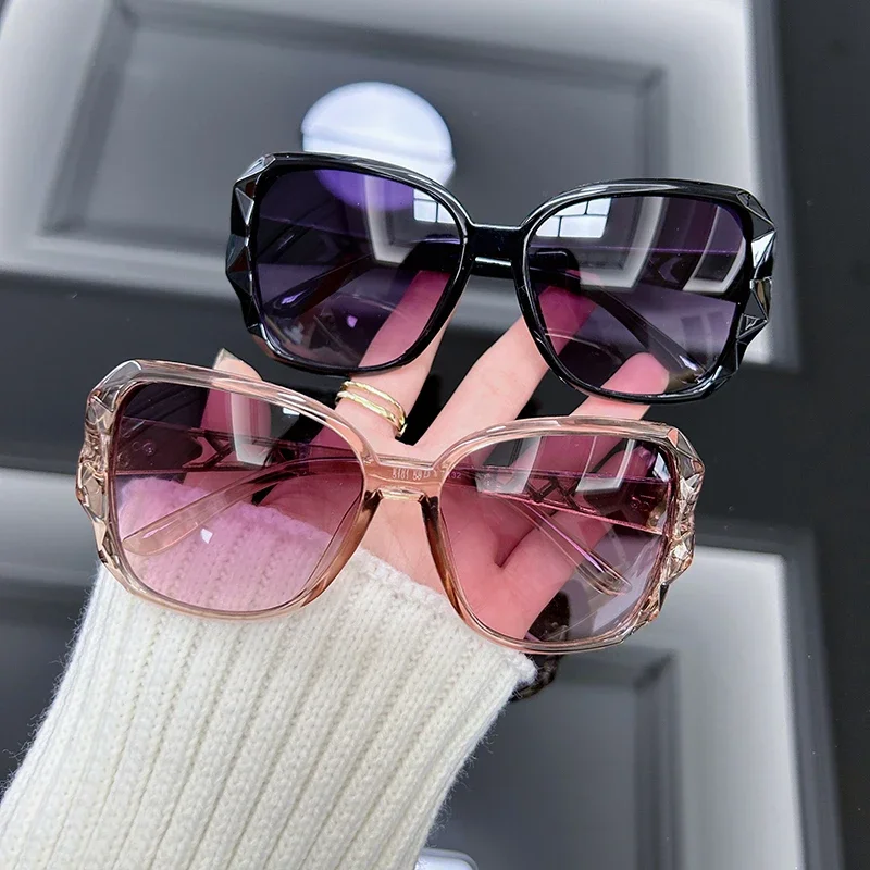 ヴィンテージ風のオーバーサイズサングラス、レディースブランド - Designer Sunglasses のレビューと価格
