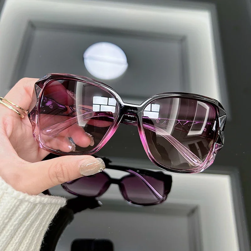ヴィンテージ風のオーバーサイズサングラス、レディースブランド - Designer Sunglasses のレビューと価格