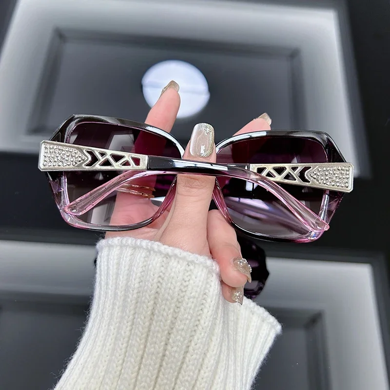 ヴィンテージ風のオーバーサイズサングラス、レディースブランド - Designer Sunglasses のレビューと価格